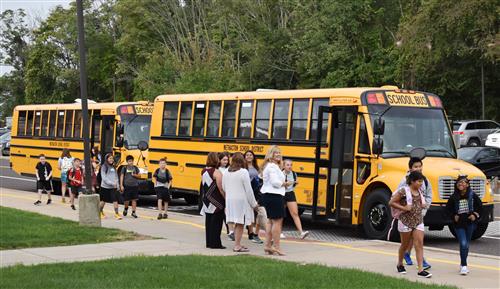 students and school buses 